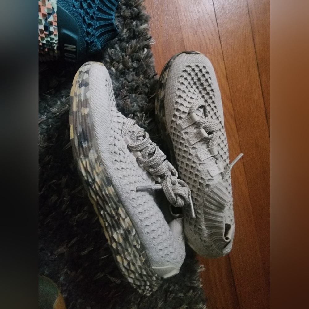 Nobull tan/wild knits runners EUC W8
